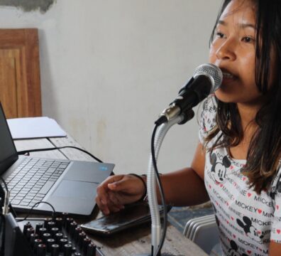 Jovem comunicadora da Aldeia Kumarumã / FOTO: Programa Oiapoque